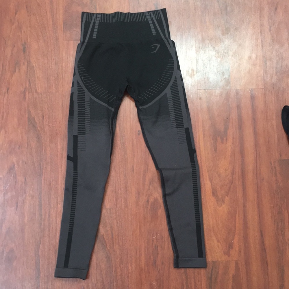 Black/gray gym shark leggings